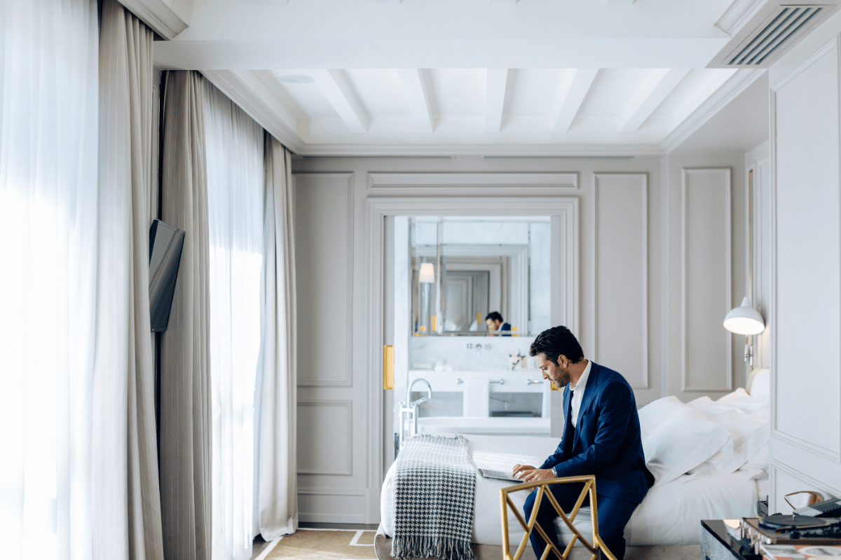 Hôtel maison Elle Paris : escapade bien‑être pour voyageurs d’affaires ?